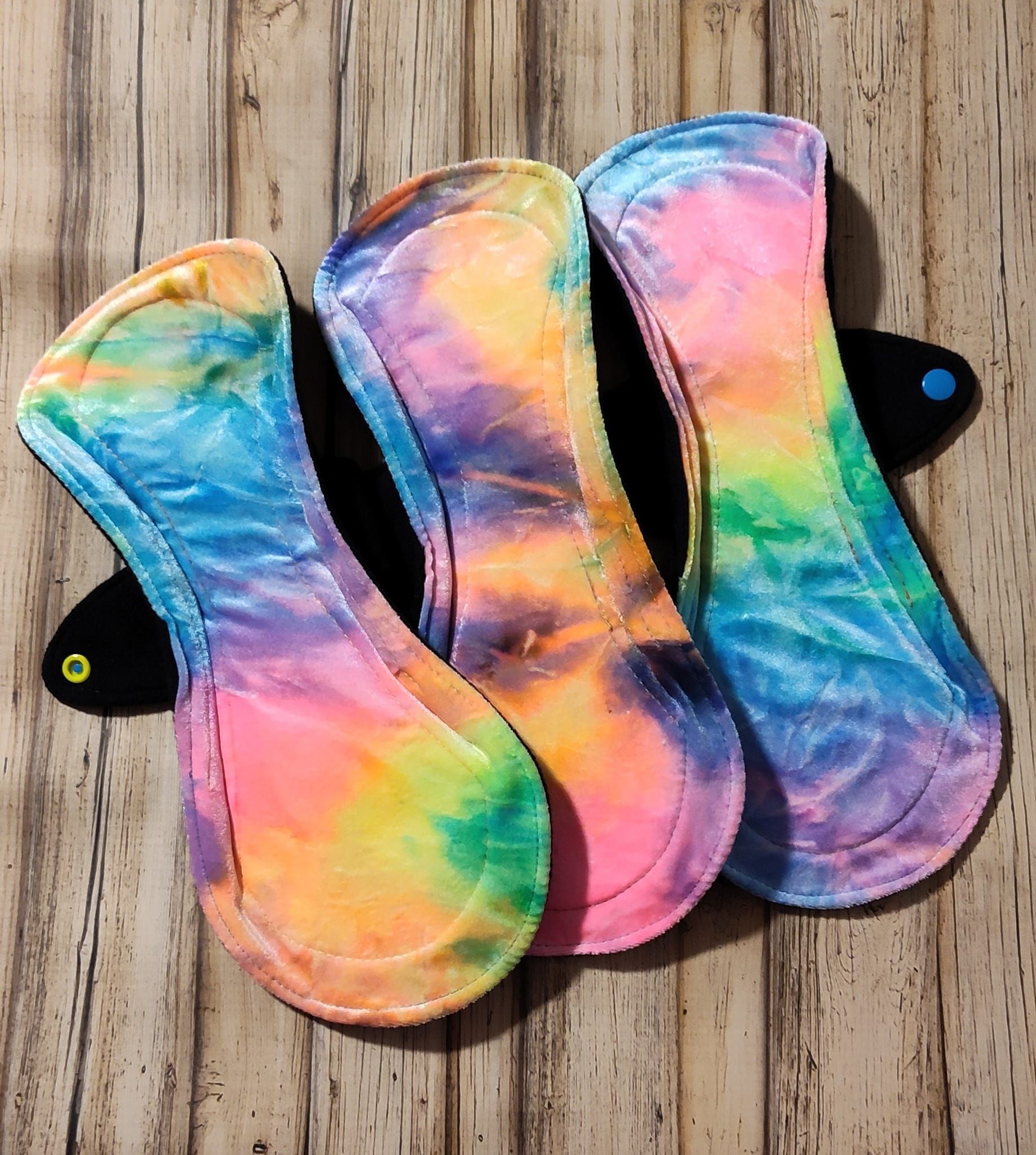 Raised side postpartum- heavy pads